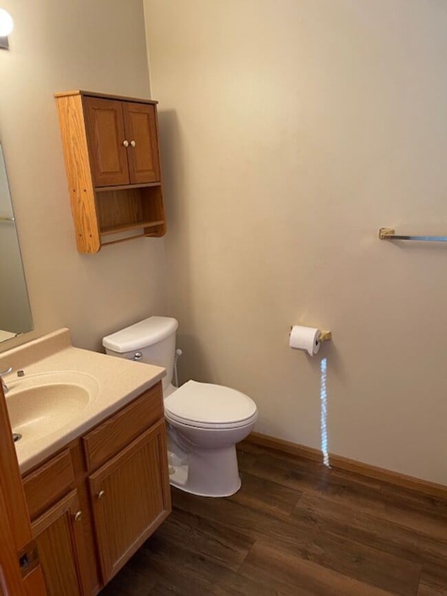 Building Photo - 3 Bedroom on Gull River