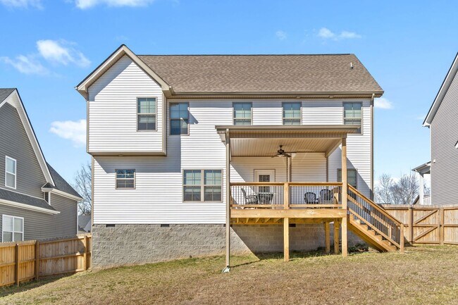 Building Photo - Pet Friendly Four Bedroom!