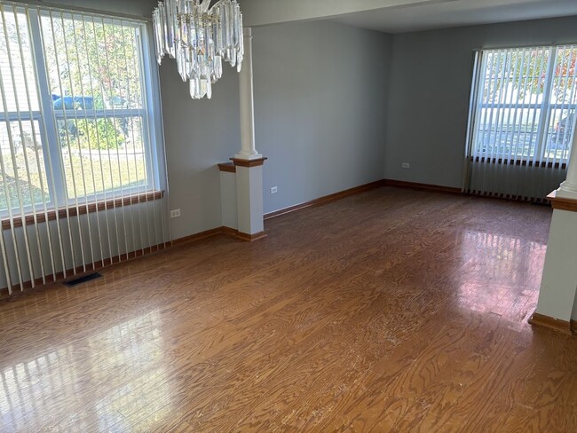 Building Photo - 23901 Cahills Way