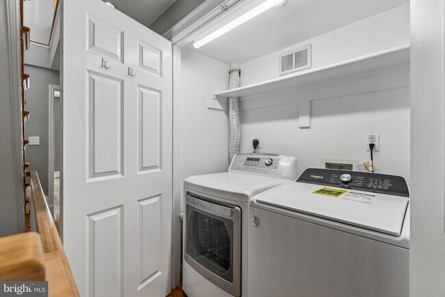 Building Photo - 1343 Q St NW