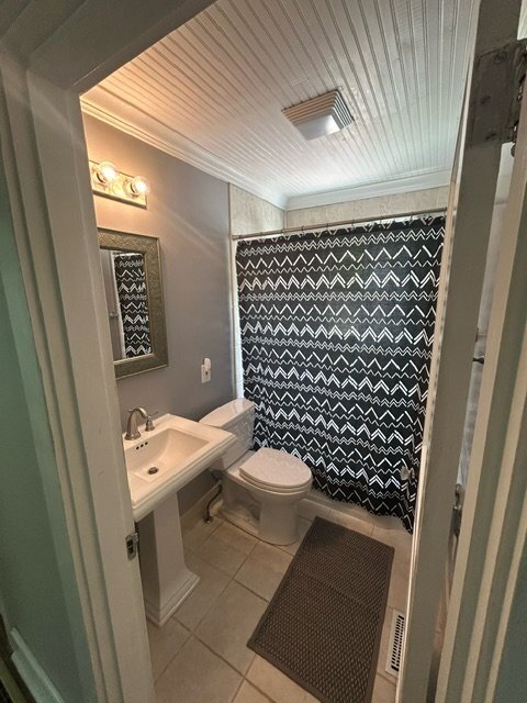 Building Photo - Charming 3-Bedroom South Nashville Rental with Hardwood Floors!