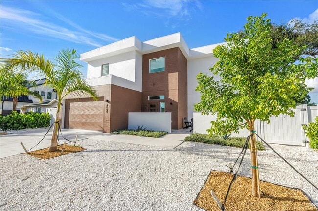 Building Photo - 2065 Goldenrod St