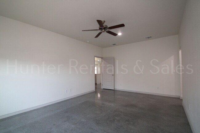 Building Photo - 805 Freedom Cir