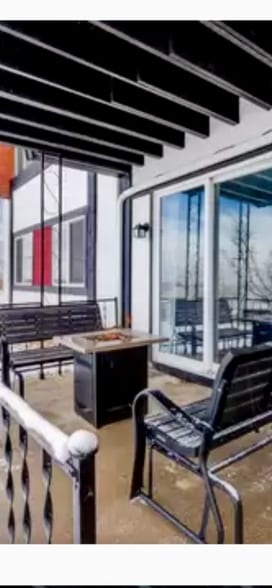 Building Photo - 326 14th Ave S