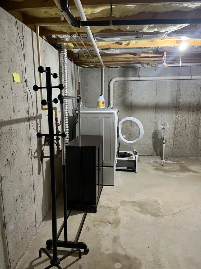 Building Photo - Modern 2Br-1.5Ba Townhouse in East Weymouth