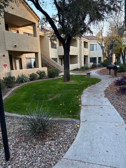 Building Photo - 7575 E Indian Bend Rd