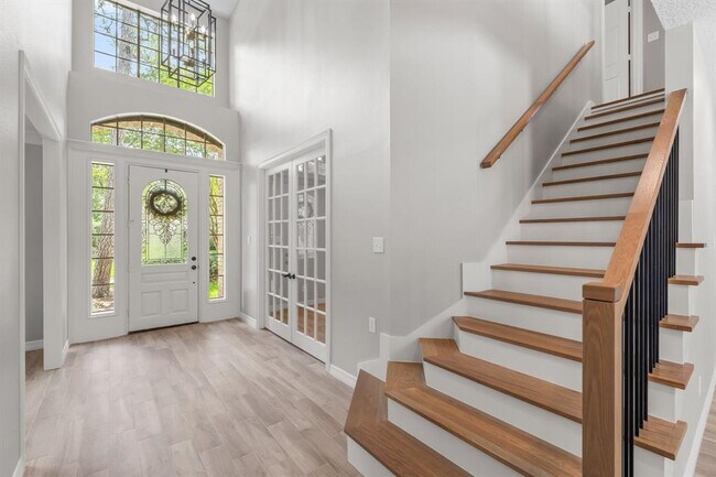 Building Photo - 6 Woodmere Pl