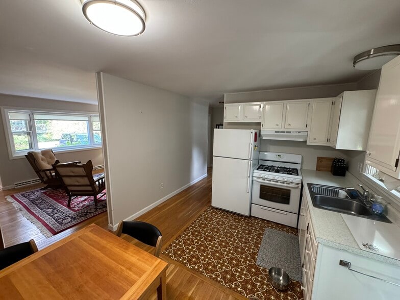 Kitchen - 15 Lombardi Hts