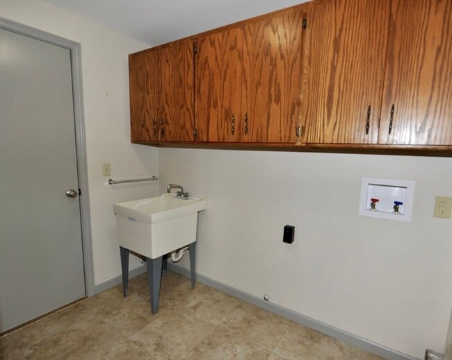 Building Photo - 2 bed 2 bath Hayden rancher duplex