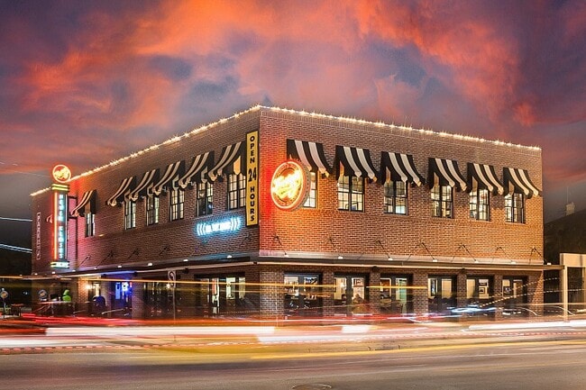 Building Photo - 1004 California St