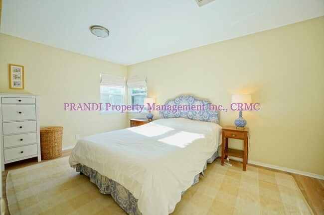 Building Photo - 245 Solano St