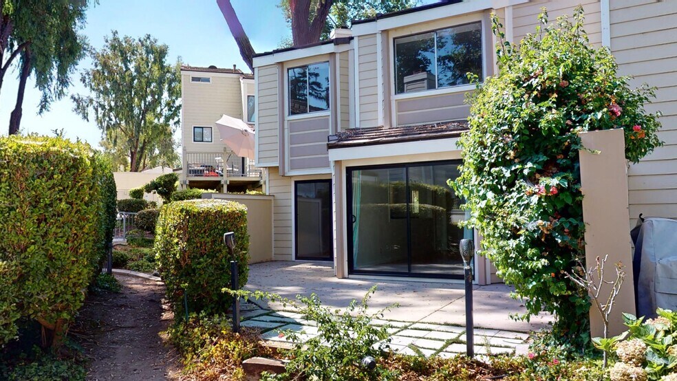 Building Photo - 1218 S Westlake Blvd