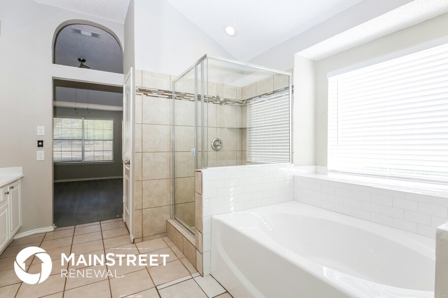 Building Photo - 304 Meadowglen Dr