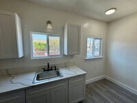 Building Photo - 1416 E 41st Pl