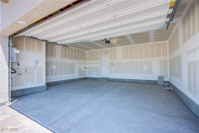 Building Photo - 252 Walsh Peak Ave