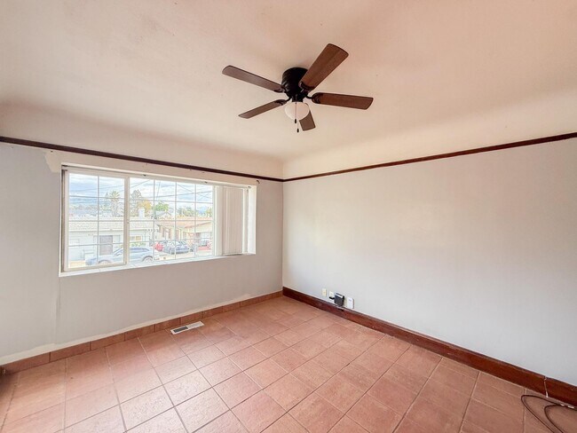 Building Photo - 4 bed 3 bath Single-family Home in Glenview/Lower Diamond area of Oakland