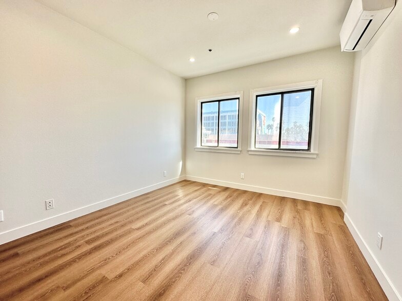 Building Photo - 1541 Ocean Ave