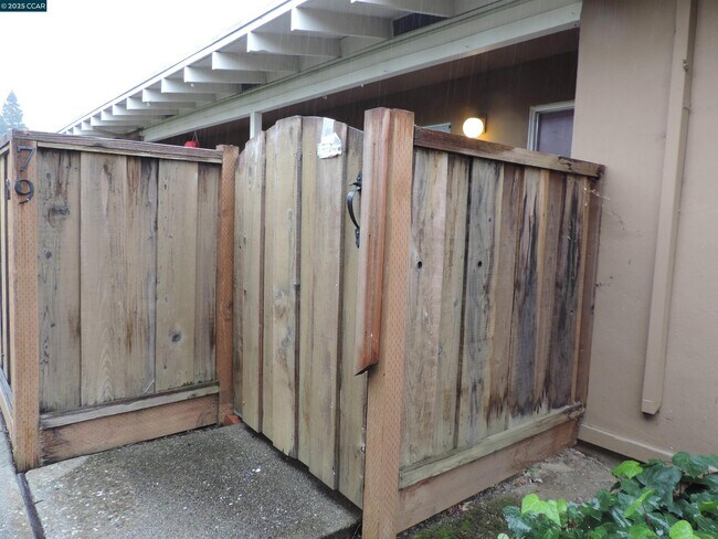 Building Photo - 1919 Ygnacio Valley Rd