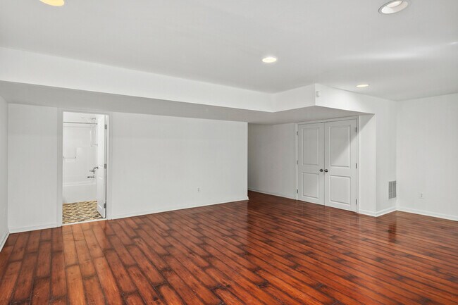 Building Photo - 144 Midland Rd