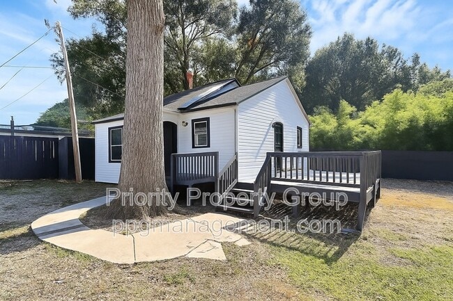 Primary Photo - 1104 1/2 Linwood Road