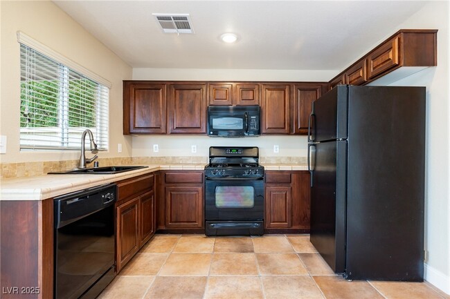 Building Photo - 830 Blushing Rose Pl