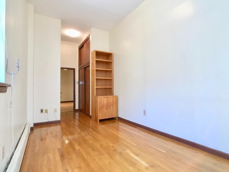 Building Photo - 306 W 106th St