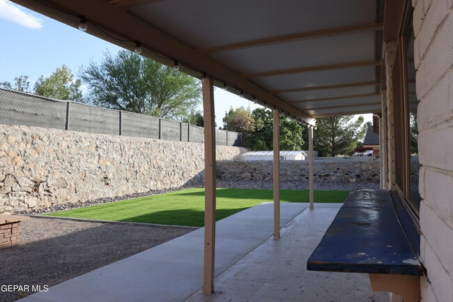 Building Photo - 6704 La Cadena Dr