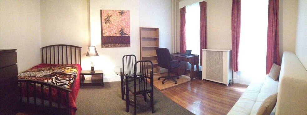 Building Photo - 122 India St