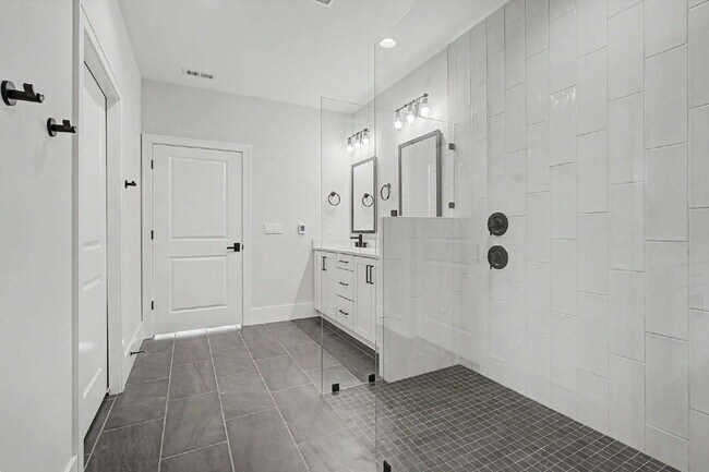 Building Photo - Townhome with Elevator at Park Station in Cary