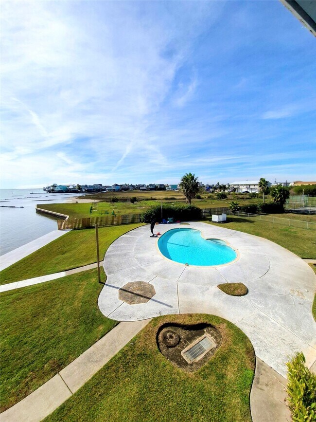 Building Photo - 500 Tiki Dr