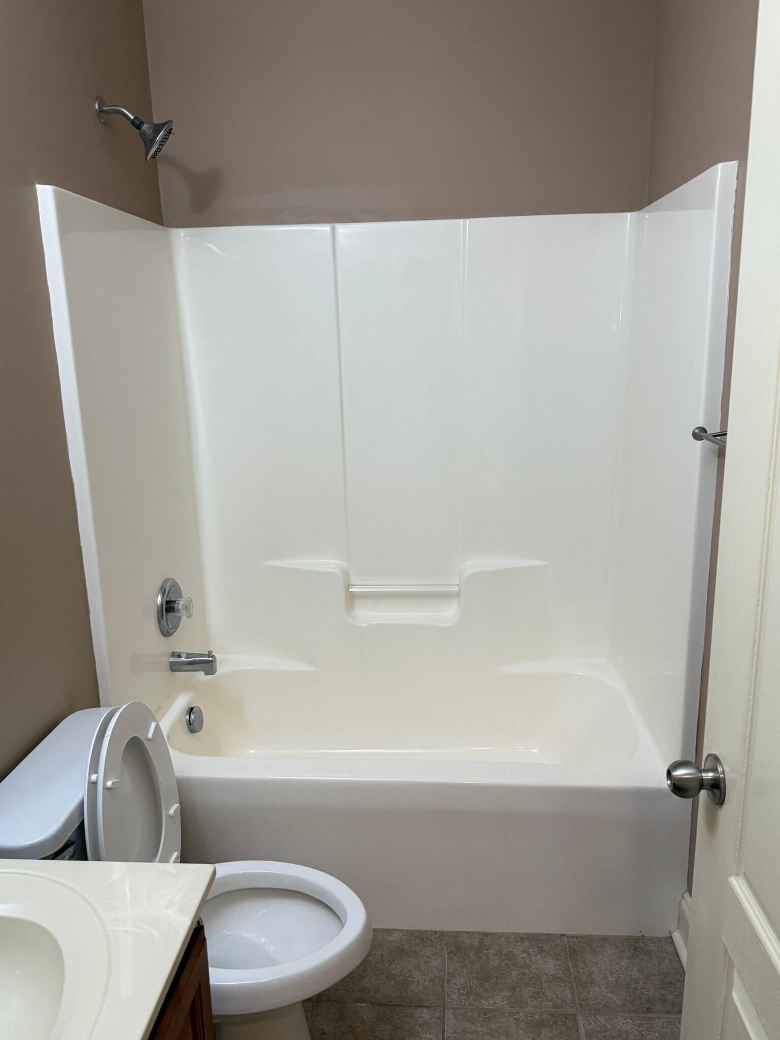 Hall Bath - 367 Stillwood Dr
