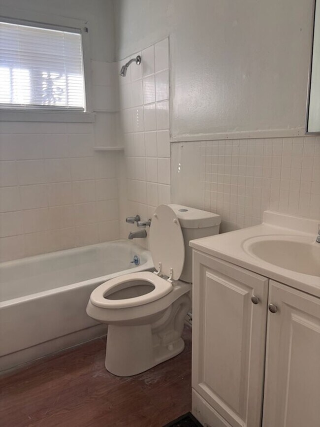 Building Photo - 3715 Skyline Dr