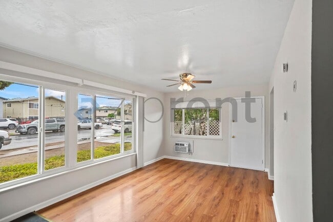 Building Photo - 1883 Robin Ln