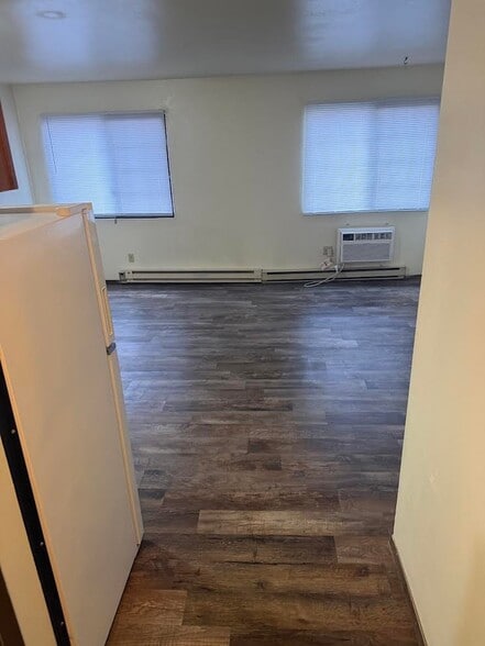 Building Photo - 454 W Dayton St