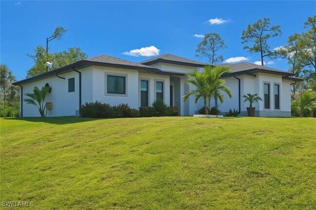 Building Photo - 2330 4th Ave SE