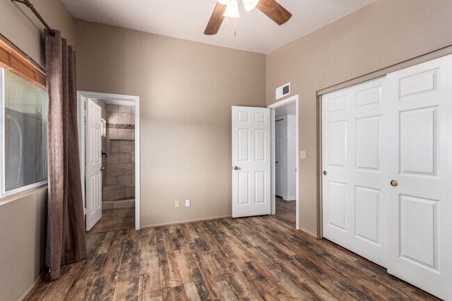 Building Photo - 2321 E Enid Cir