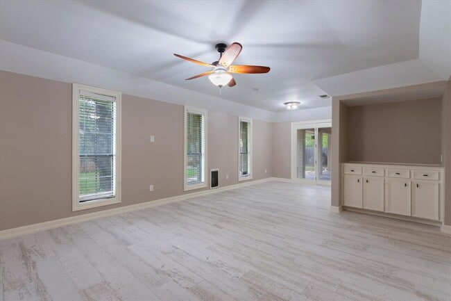 Building Photo - 109 White Sands Dr