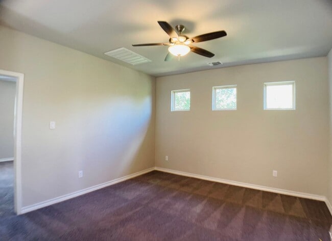 Building Photo - Charming Nestled Home near 281 and 1604