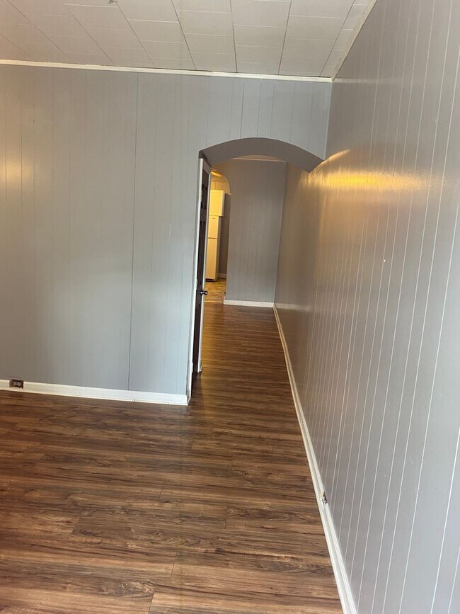 Building Photo - Spacious Home Available for Rent! Finished Basement! W/D! Front Porch! Available Now!