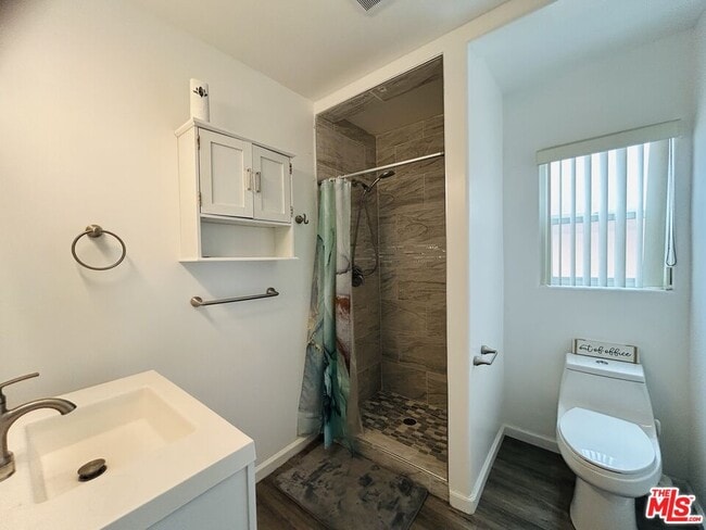 Building Photo - 2140 W 83rd St