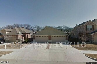 Building Photo - 1426 Ravenwood Dr