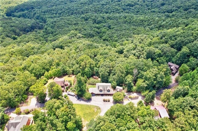 Building Photo - 495 Chicory Dr E