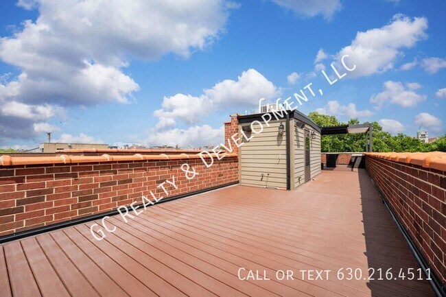 Building Photo - 2326 N Greenview Ave
