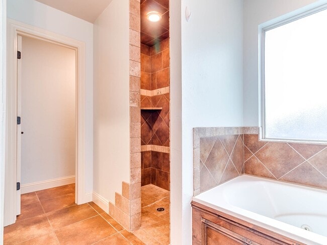 Building Photo - 4909 Kelly Lakes Dr