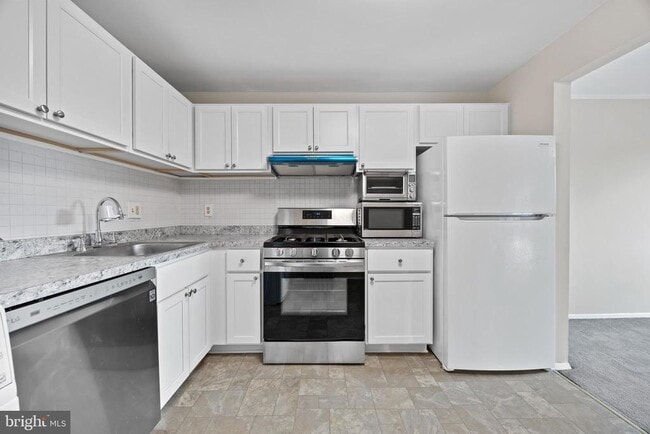 Building Photo - 10118 Little Pond Pl