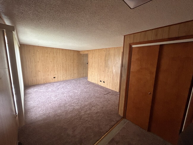 Building Photo - 208 Dee Rd