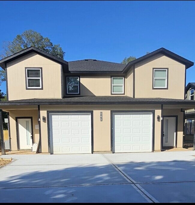 Building Photo - 169 S 10th St