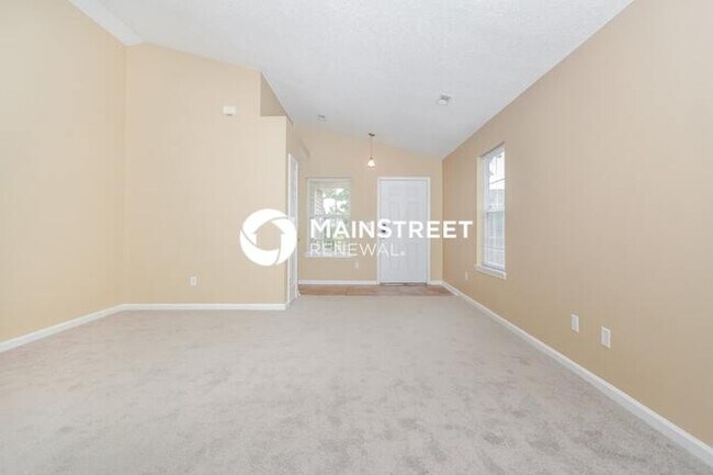 Building Photo - 3 Bedroom Pet-Friendly Home in Indianapolis, IN with Main Street Renewal