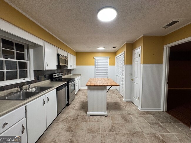 Building Photo - 107 Belair Dr