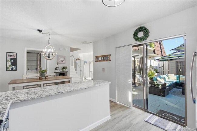 Building Photo - 5982 SE Riverboat Dr